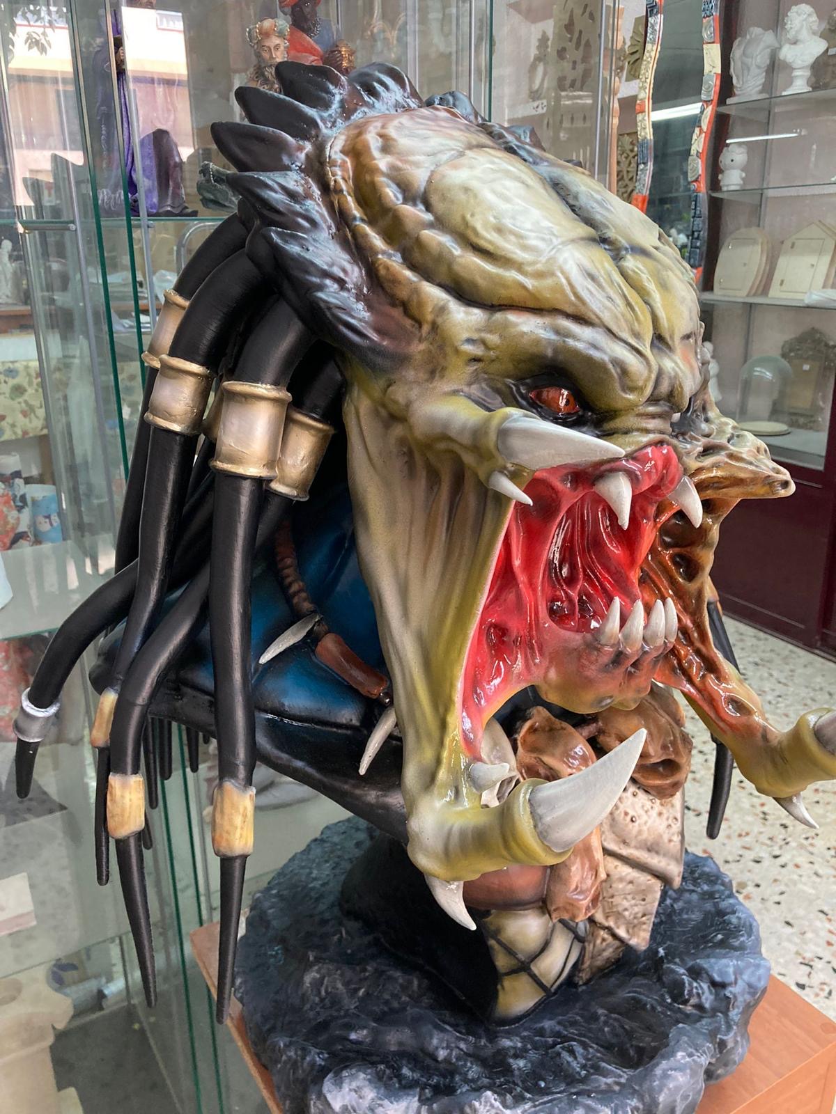 Predator (open mandibles)